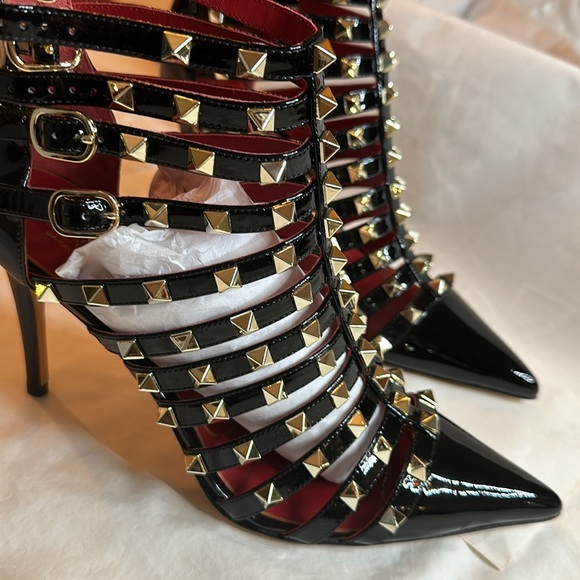 New Black patent design heels with gold studs - Picture 8 of 8